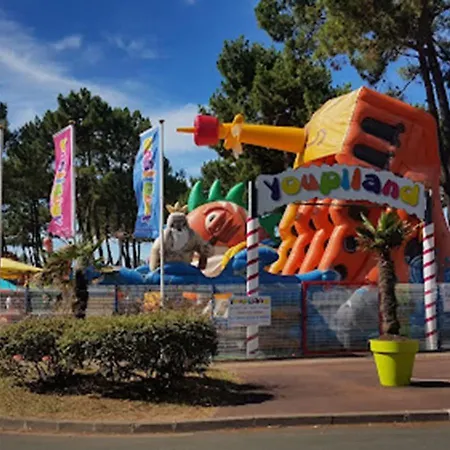 Campsite Les Charmettes Mobilhome Neuf Climatise - Terrasse Fermee - Locsweethome *