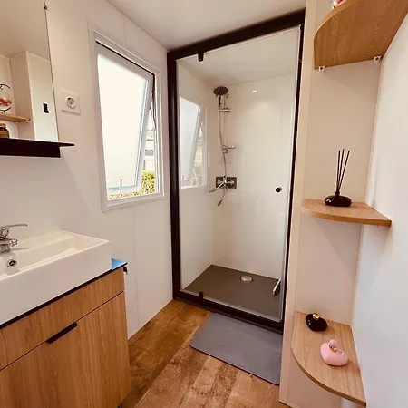 Les Charmettes Mobilhome 2 Ch Climatise - Terrasse Totalement Abritee - Locsweethome *