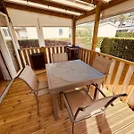 Les Charmettes Mobilhome 2 Ch Climatise - Terrasse Totalement Abritee - Locsweethome