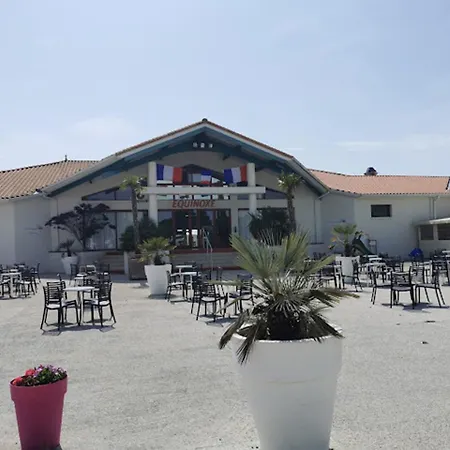 Les Charmettes Mobilhome 2 Ch Climatise - Terrasse Totalement Abritee - Locsweethome Les Mathes