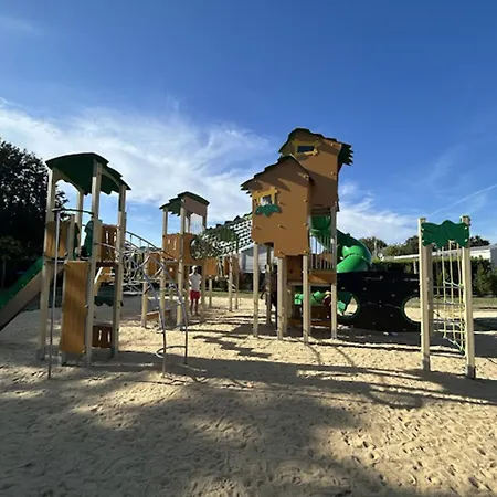 Les Charmettes Mobilhome 2 Ch Climatise - Terrasse Fermee - Locsweethome * Les Mathes